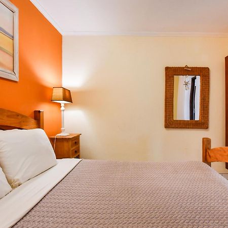 Brisas Studio Apartments (Adults Only) Παλμ Μπιτς Εξωτερικό φωτογραφία