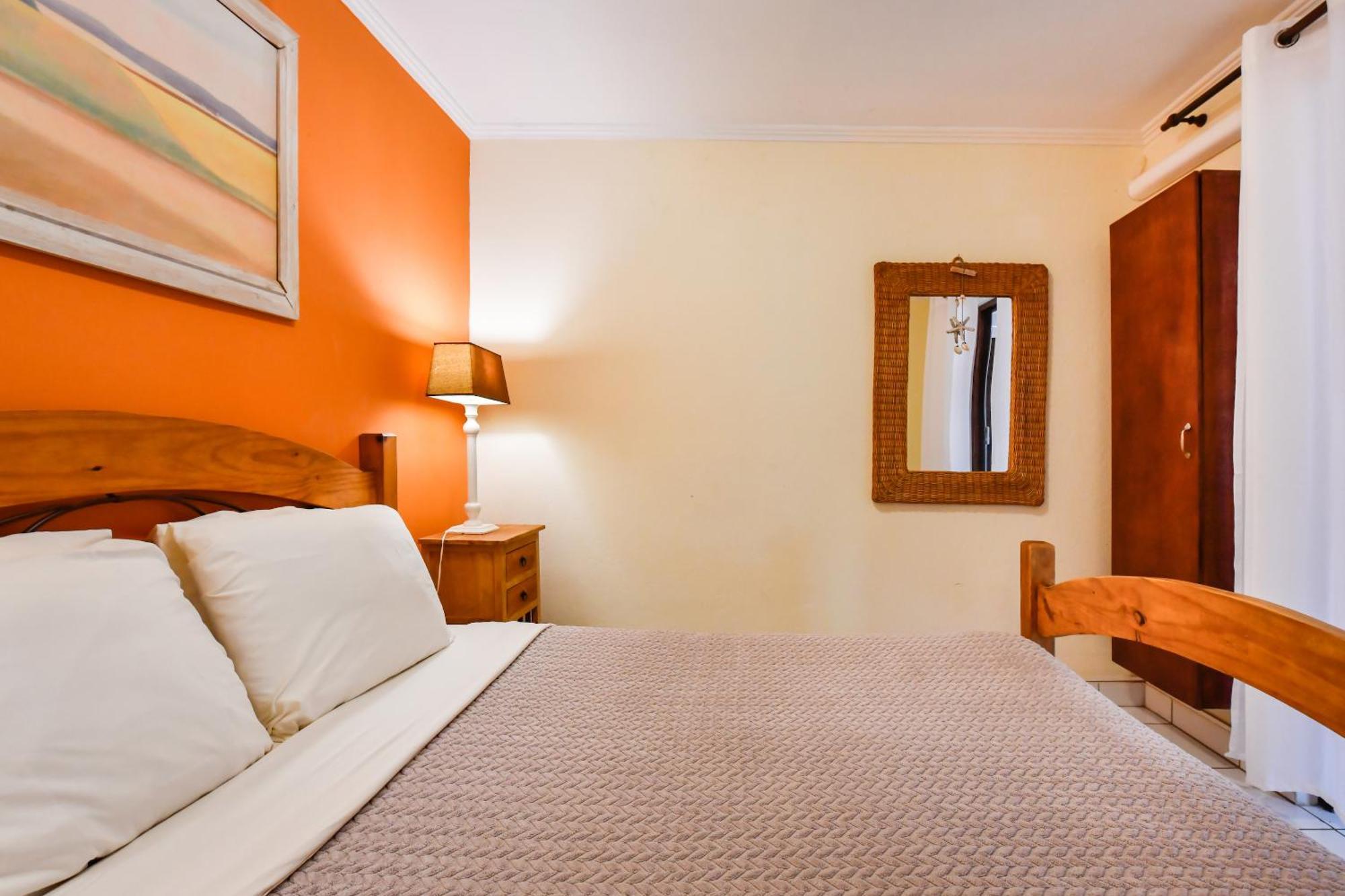 Brisas Studio Apartments (Adults Only) Παλμ Μπιτς Εξωτερικό φωτογραφία