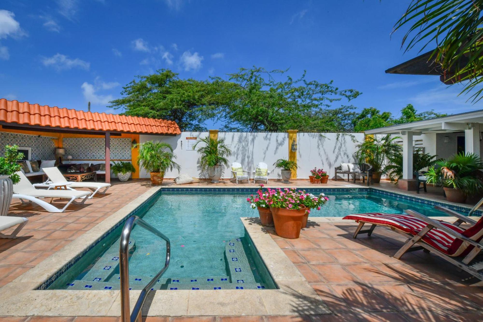 Brisas Studio Apartments (Adults Only) Παλμ Μπιτς Εξωτερικό φωτογραφία