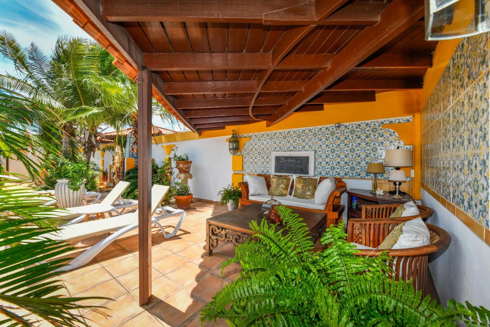 Brisas Studio Apartments (Adults Only) Παλμ Μπιτς Εξωτερικό φωτογραφία