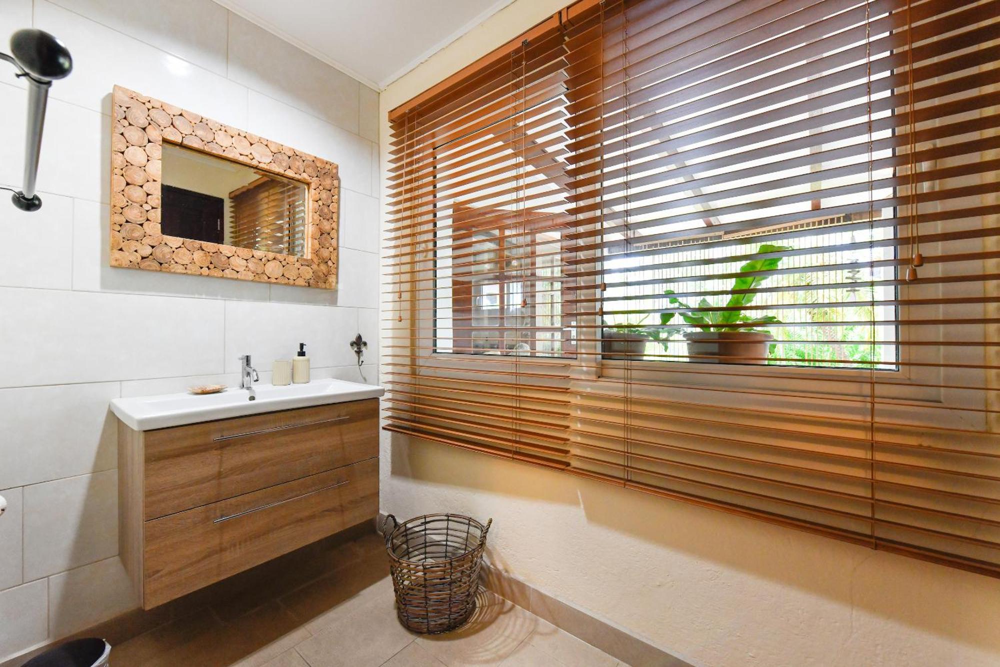 Brisas Studio Apartments (Adults Only) Παλμ Μπιτς Εξωτερικό φωτογραφία