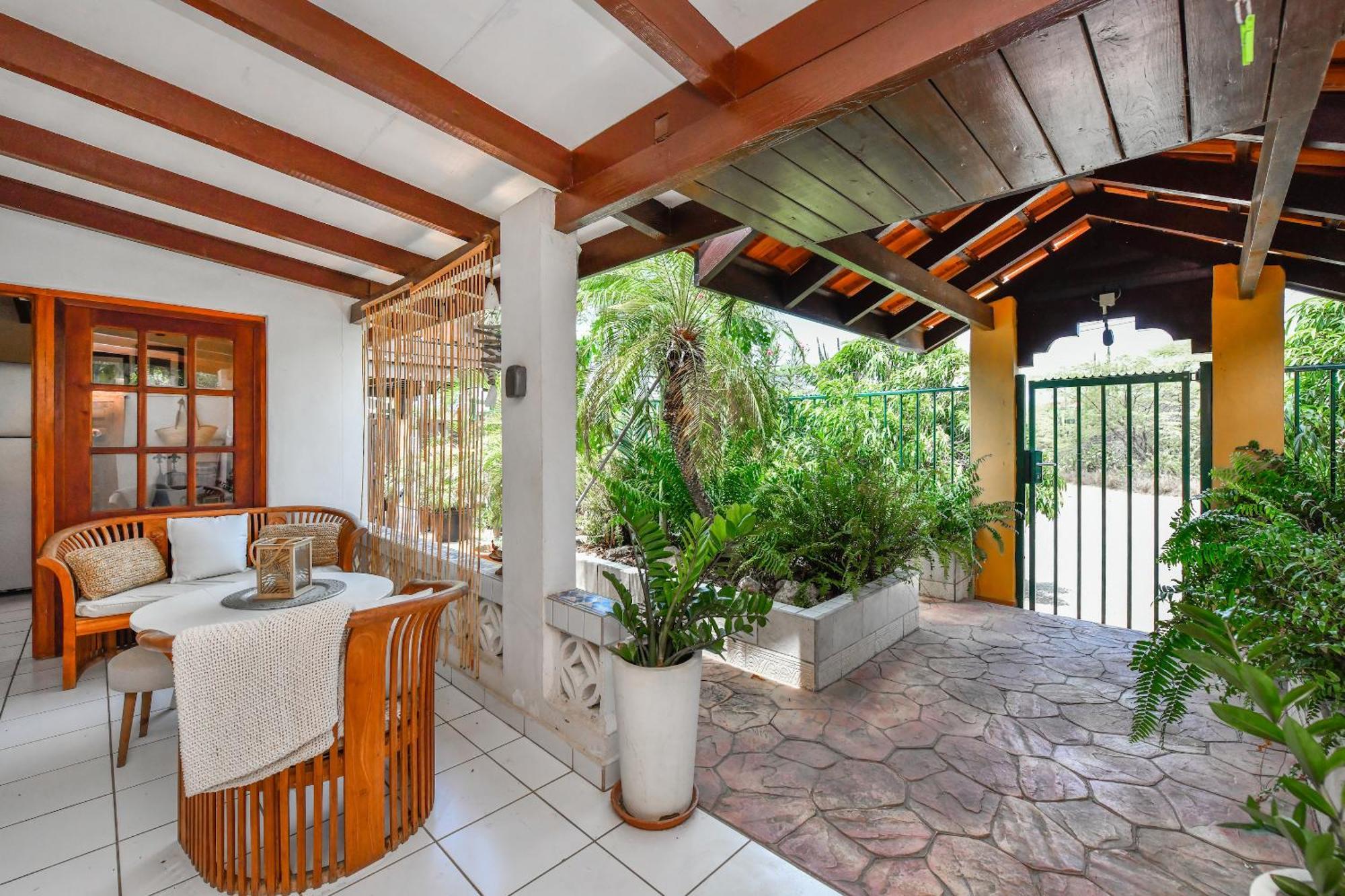 Brisas Studio Apartments (Adults Only) Παλμ Μπιτς Εξωτερικό φωτογραφία