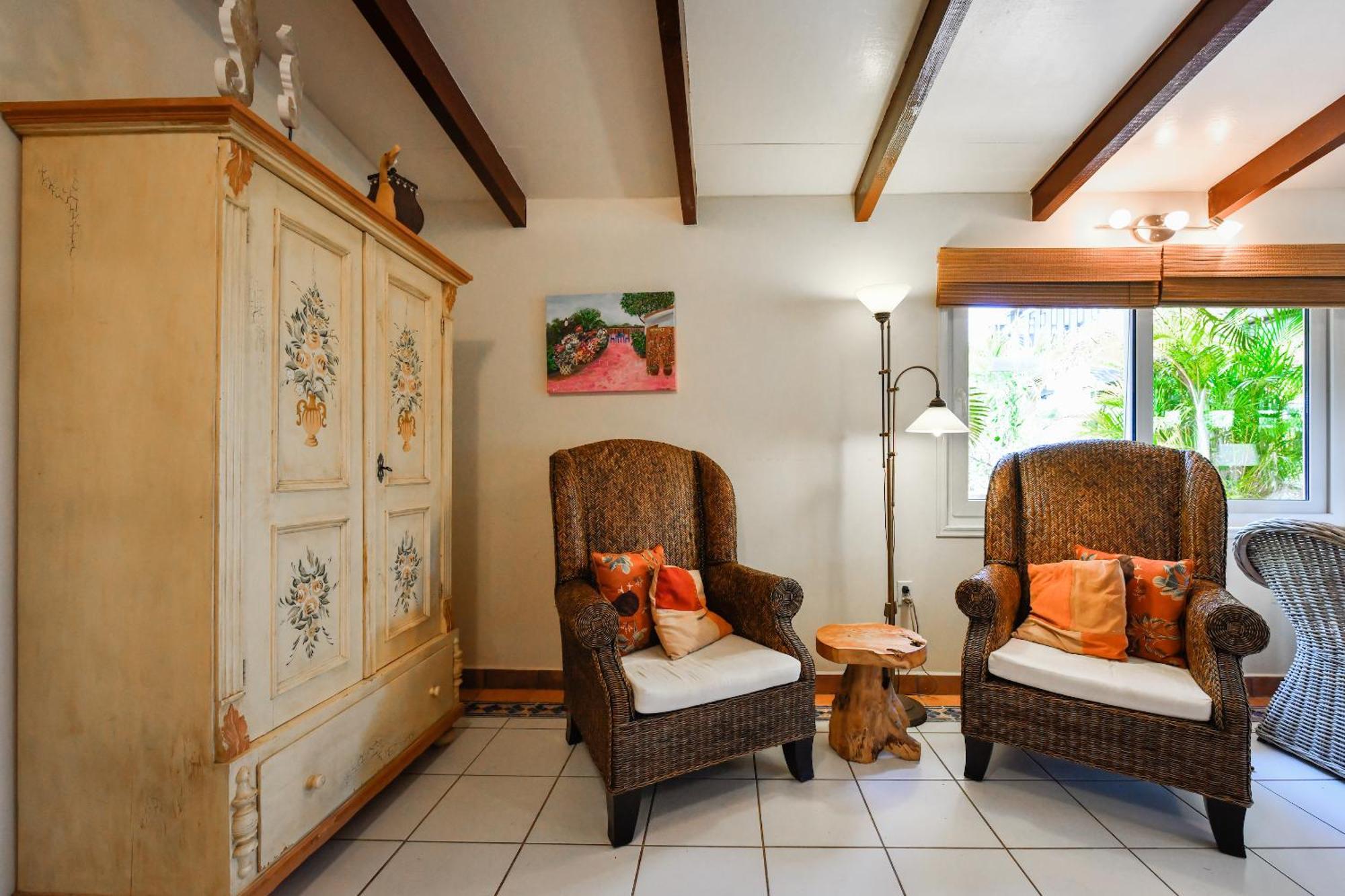Brisas Studio Apartments (Adults Only) Παλμ Μπιτς Εξωτερικό φωτογραφία