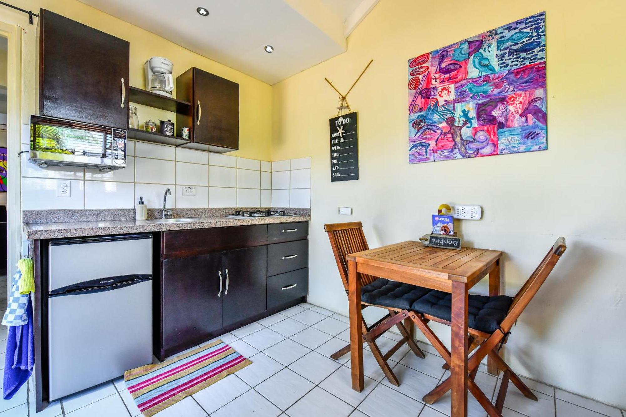Brisas Studio Apartments (Adults Only) Παλμ Μπιτς Εξωτερικό φωτογραφία