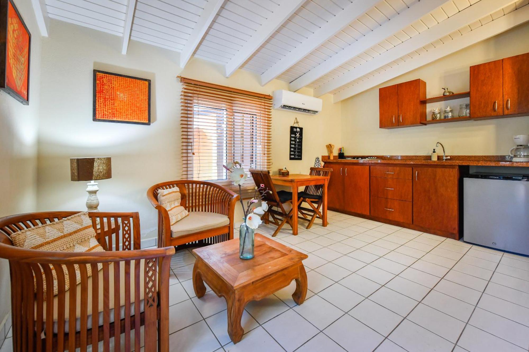 Brisas Studio Apartments (Adults Only) Παλμ Μπιτς Εξωτερικό φωτογραφία