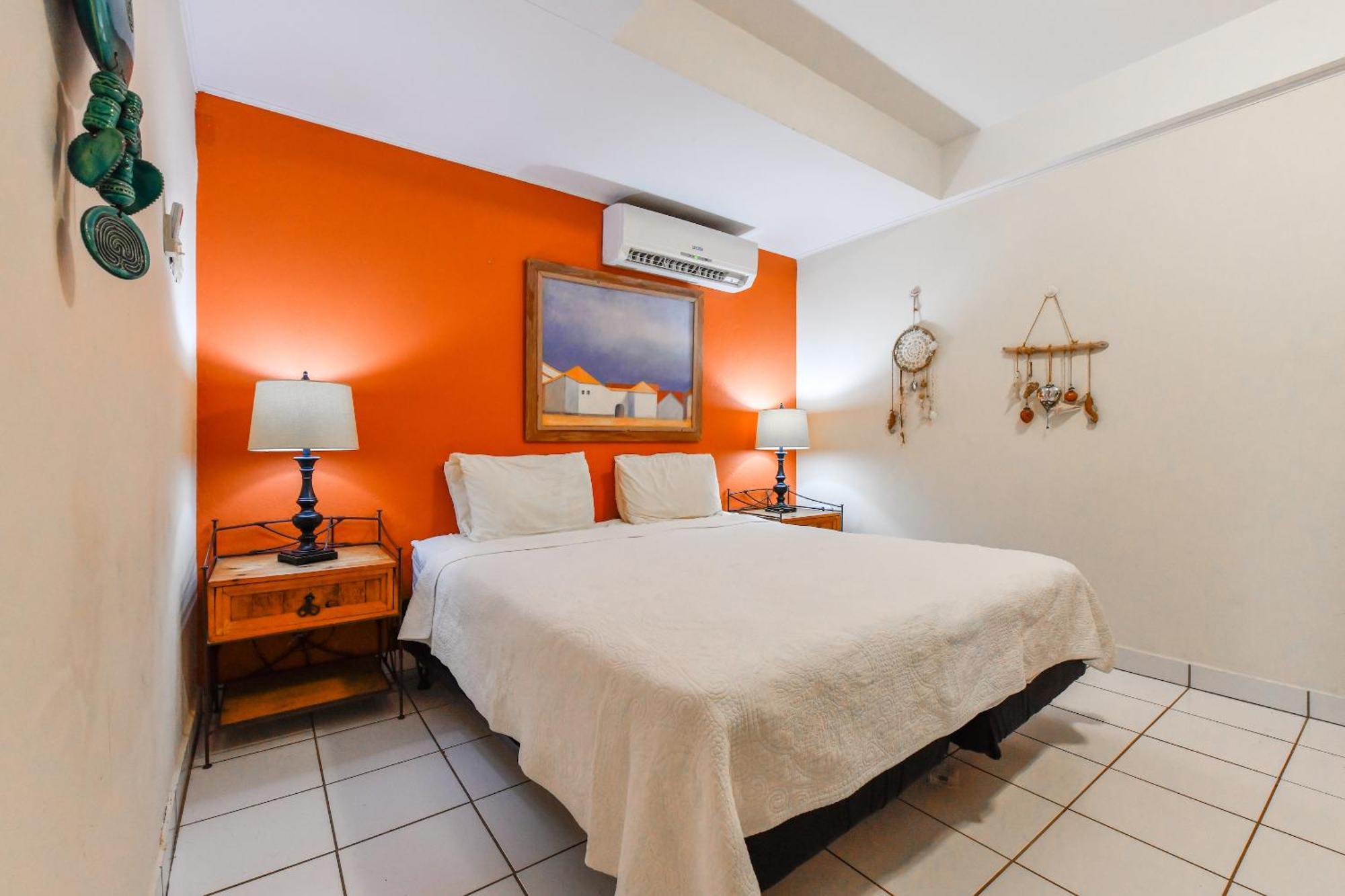 Brisas Studio Apartments (Adults Only) Παλμ Μπιτς Εξωτερικό φωτογραφία