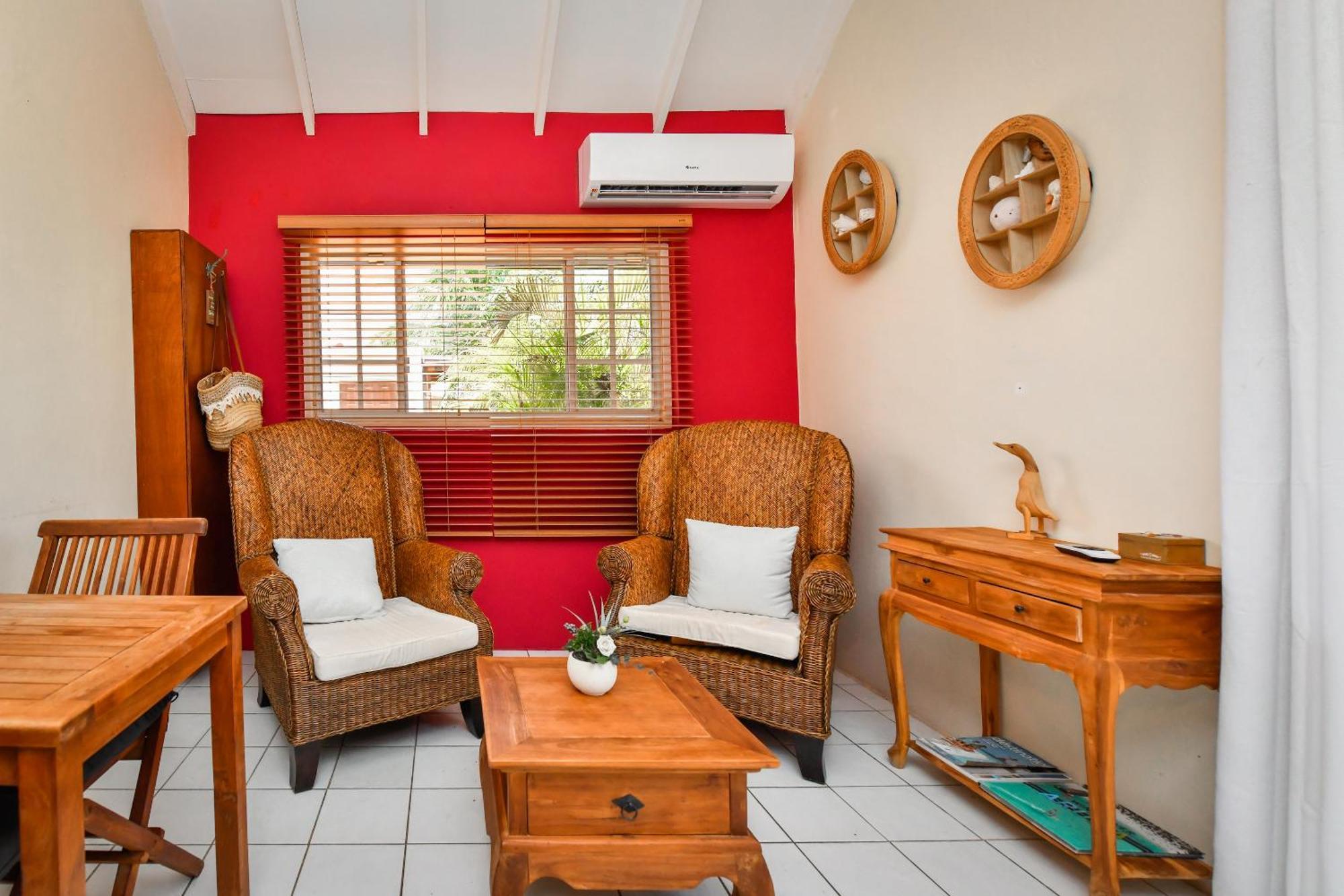 Brisas Studio Apartments (Adults Only) Παλμ Μπιτς Εξωτερικό φωτογραφία