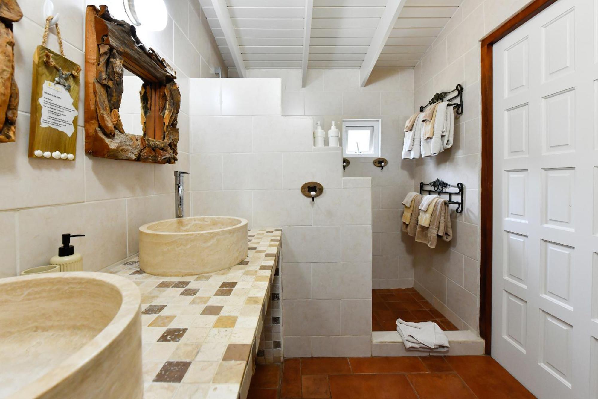 Brisas Studio Apartments (Adults Only) Παλμ Μπιτς Εξωτερικό φωτογραφία