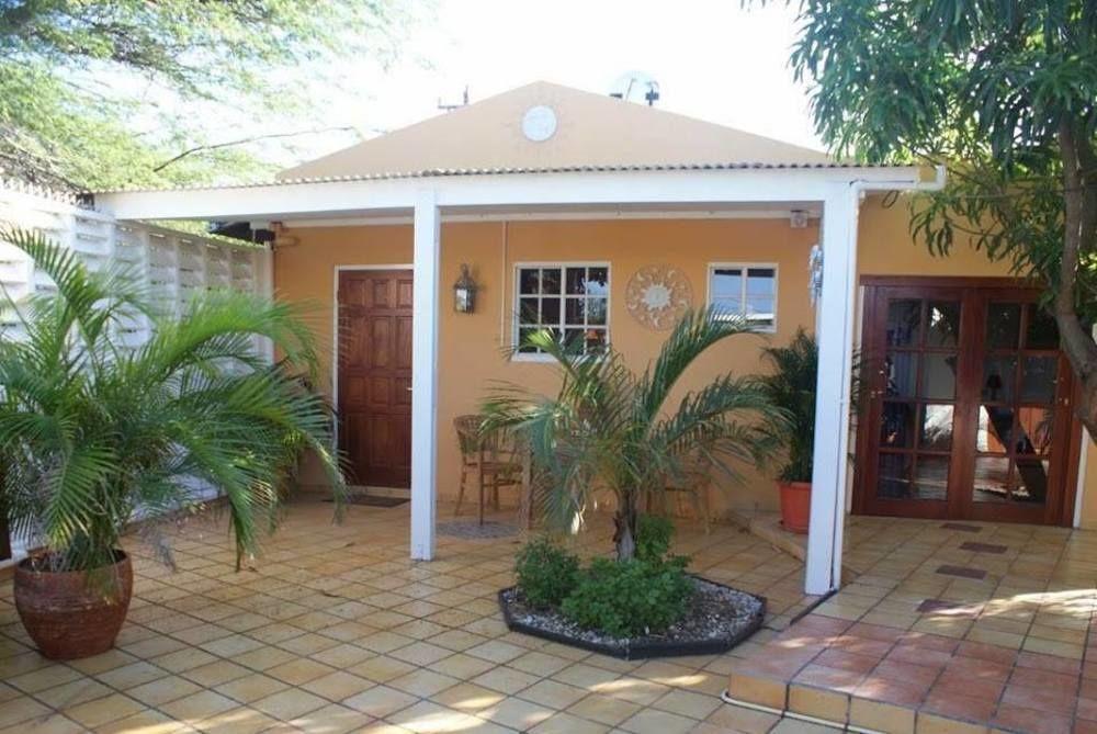 Brisas Studio Apartments (Adults Only) Παλμ Μπιτς Εξωτερικό φωτογραφία
