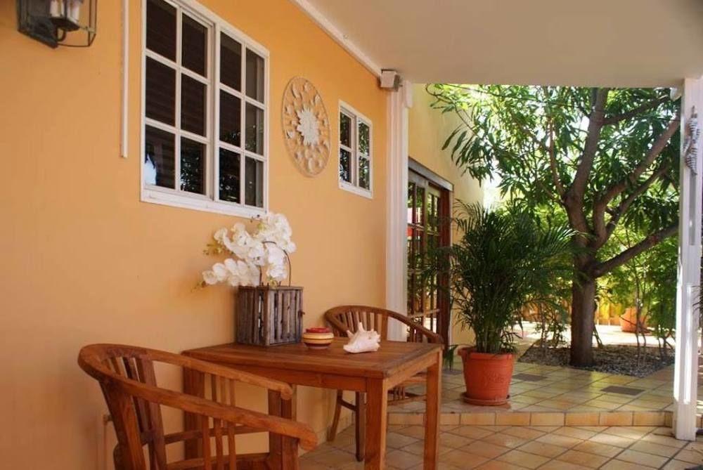 Brisas Studio Apartments (Adults Only) Παλμ Μπιτς Εξωτερικό φωτογραφία