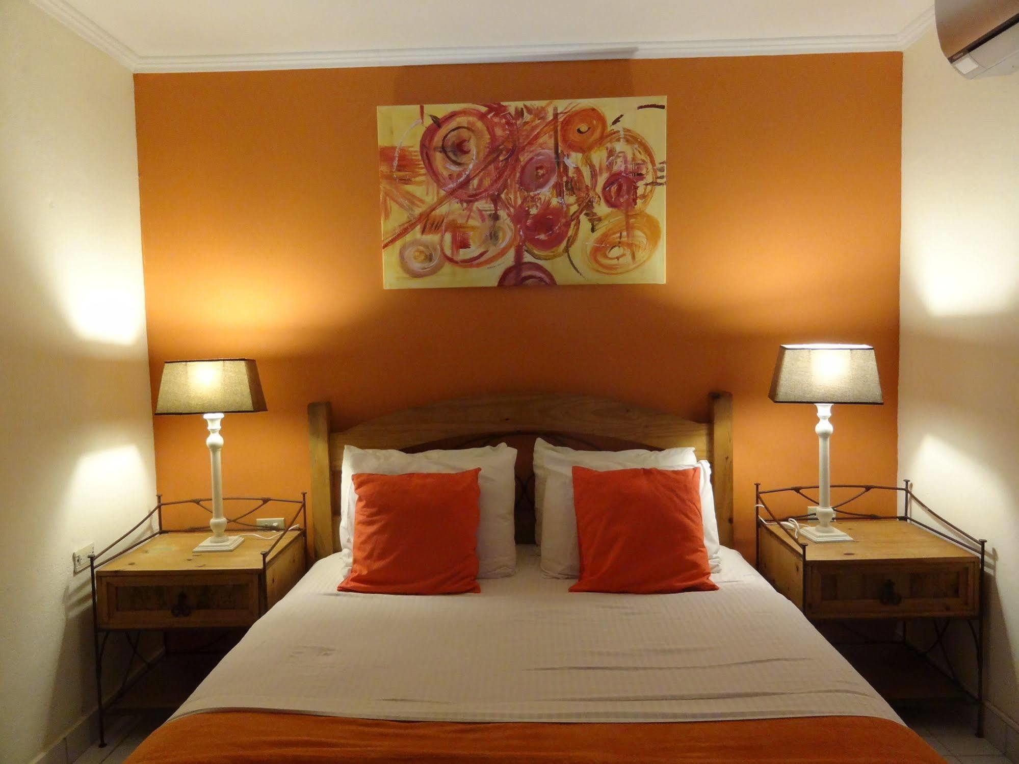 Brisas Studio Apartments (Adults Only) Παλμ Μπιτς Εξωτερικό φωτογραφία